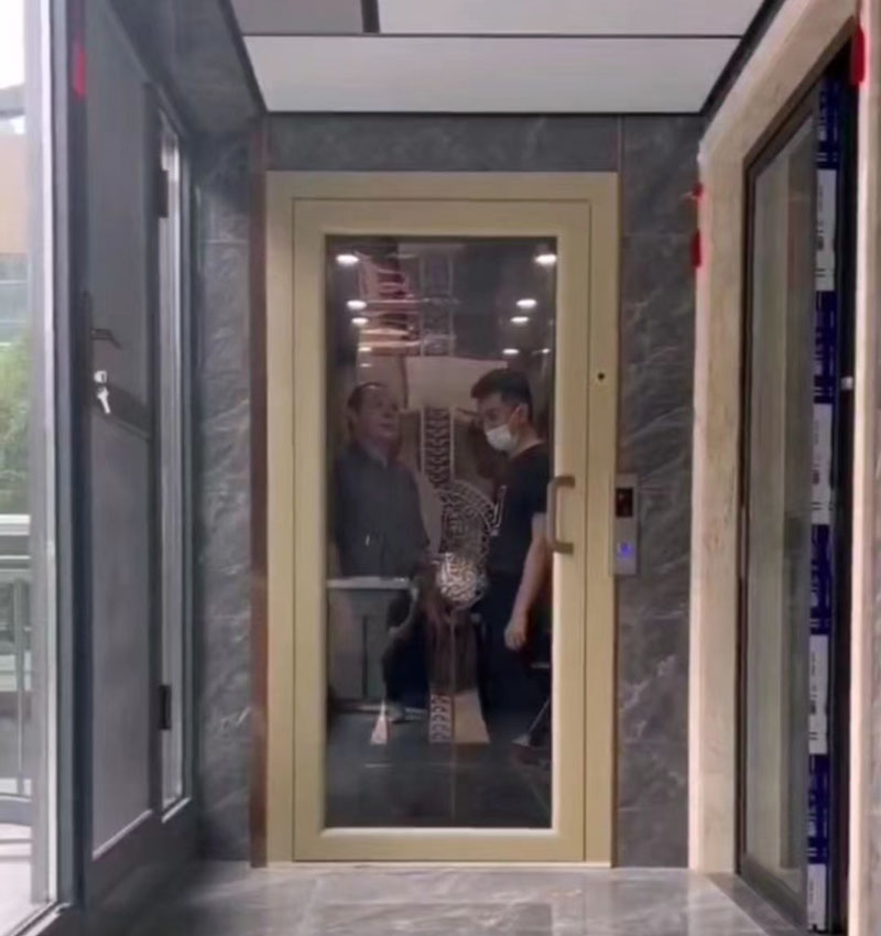 陽臺加裝小型家用電梯