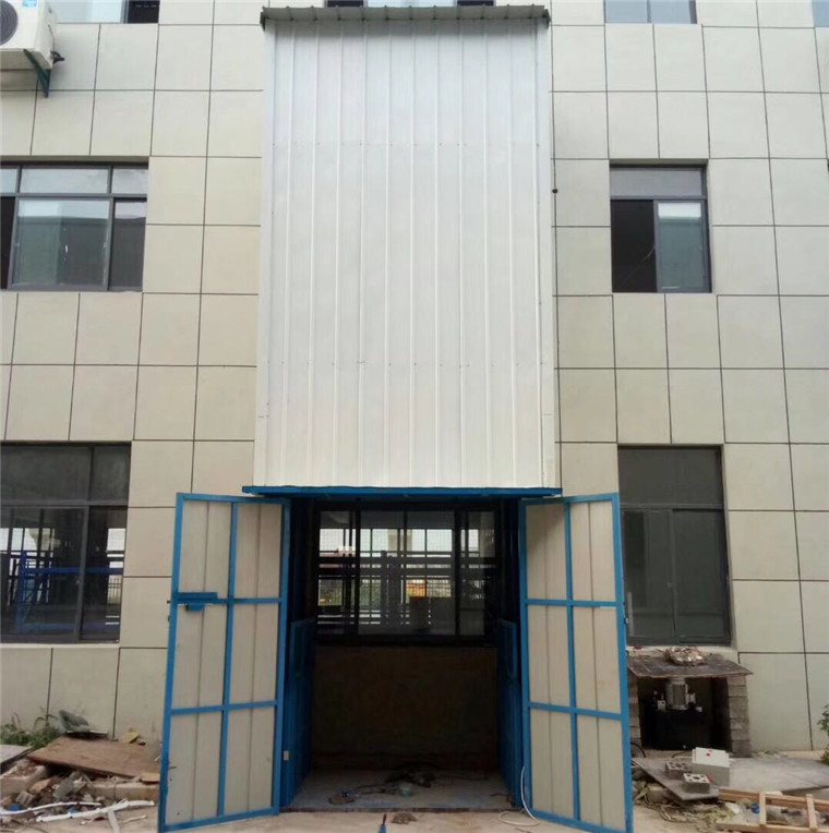 室外彩鋼瓦外封升降貨梯